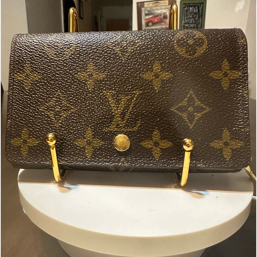 LOUIS VUITTON 💯 % authentic Wallet RA0948
